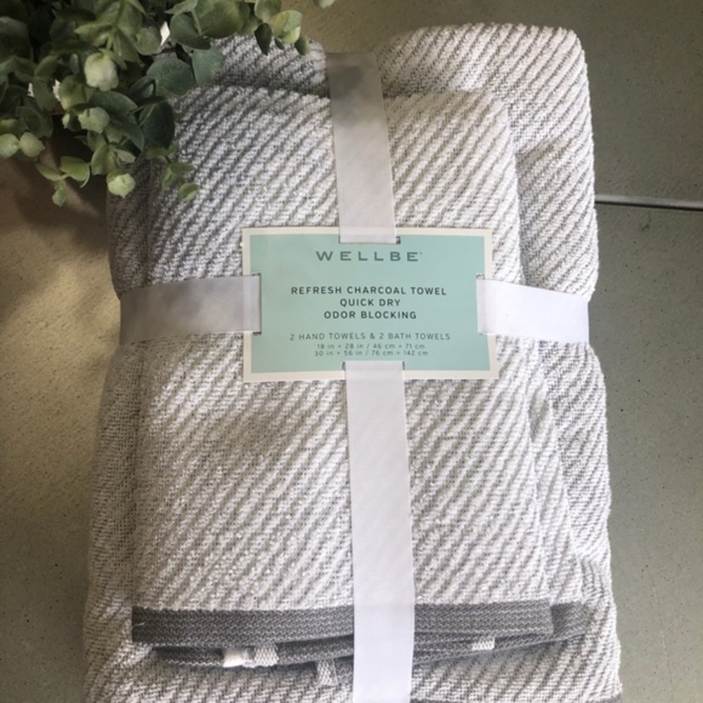 🌟 WellBe 4 Pack Refresh Charcoal Bath & Hand Towels READ DESCRIPTION PRICE FIRM - Picture 1 of 11